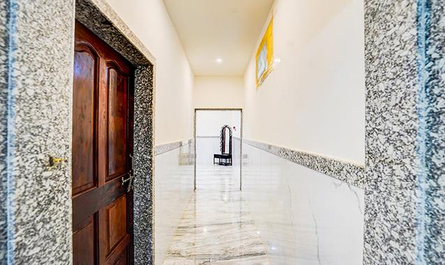 Lobby-corridor
