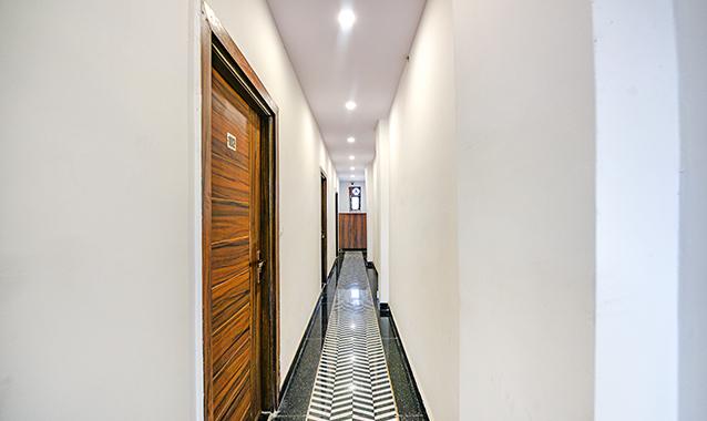 Lobby-corridor