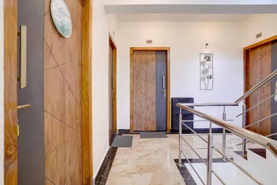 Lobby-corridor