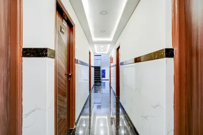 Lobby-corridor