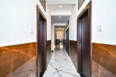 Lobby-corridor