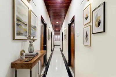 Lobby-corridor