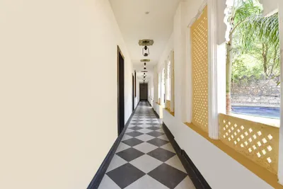 Lobby-corridor