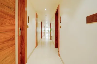 Lobby-corridor
