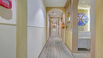 Lobby-corridor