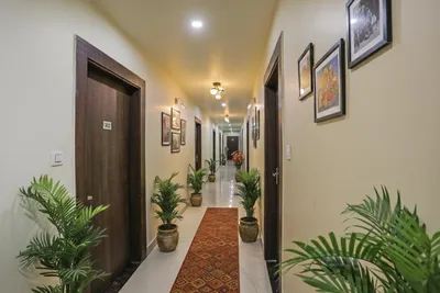 Lobby-corridor