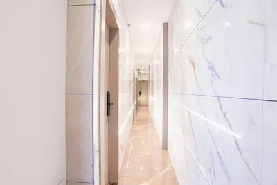 Lobby-corridor