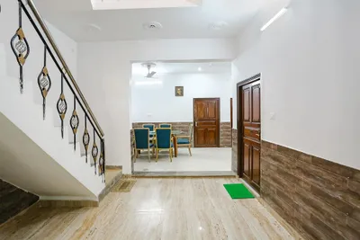 Lobby-corridor