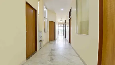 Lobby-corridor