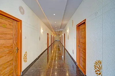 Lobby-corridor