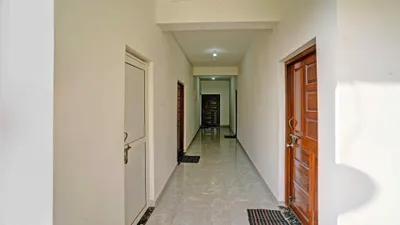 Lobby-corridor