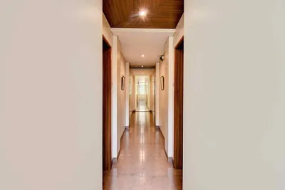 Lobby-corridor