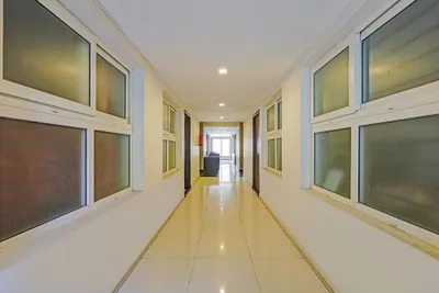 Lobby-corridor