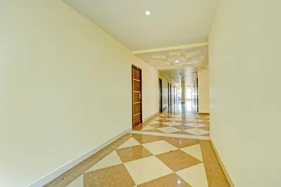 Lobby-corridor