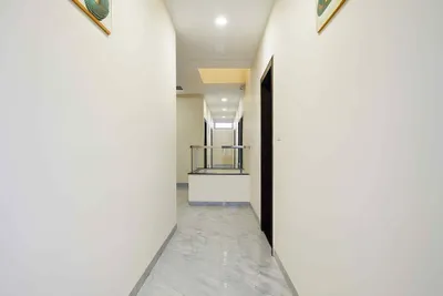 Lobby-corridor