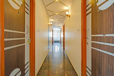 Lobby-corridor