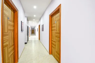 Lobby-corridor