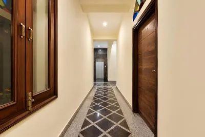 Lobby-corridor
