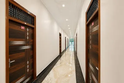Lobby-corridor