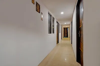 Lobby-corridor