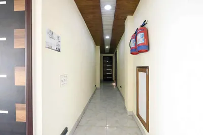 Lobby-corridor