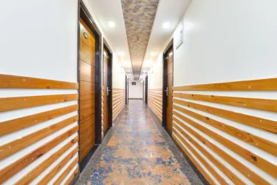 Lobby-corridor