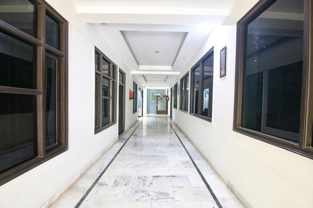Lobby-corridor