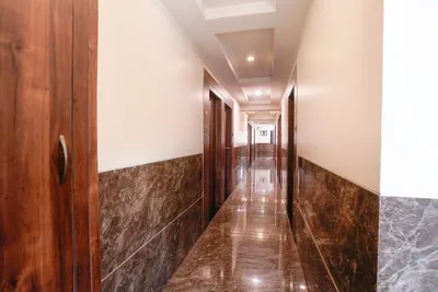 Lobby-corridor