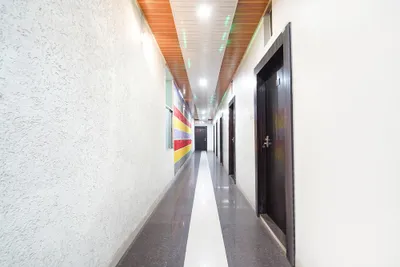 Lobby-corridor