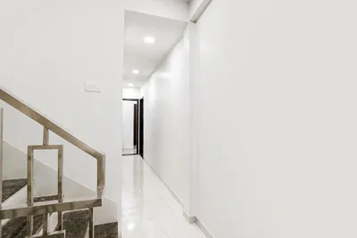 Lobby-corridor