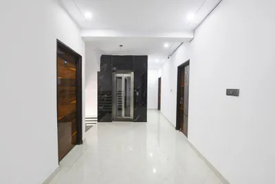 Lobby-corridor