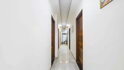 Lobby-corridor
