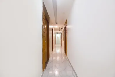 Lobby-corridor