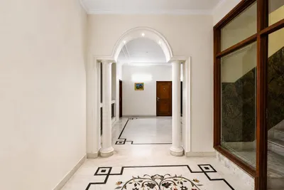 Lobby-corridor