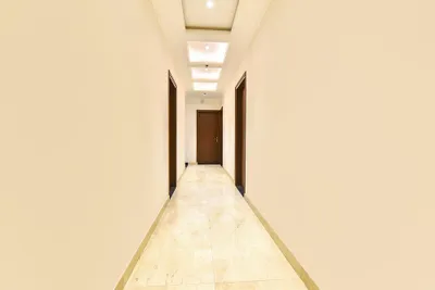 Lobby-corridor