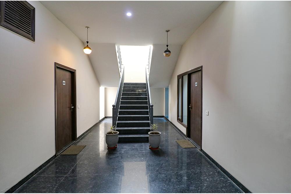 Lobby-corridor