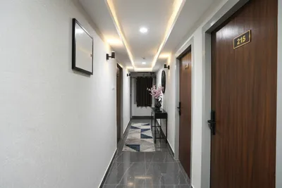 Lobby-corridor