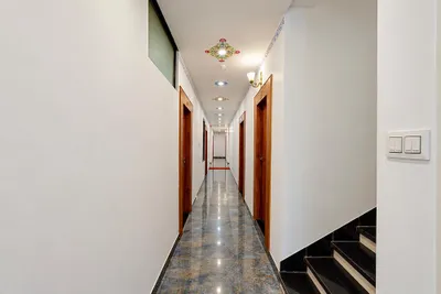 Lobby-corridor