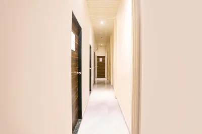 Lobby-corridor
