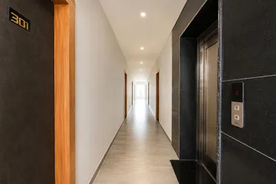 Lobby-corridor