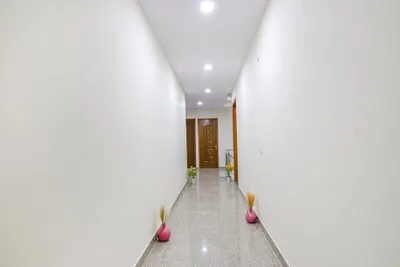 Lobby-corridor