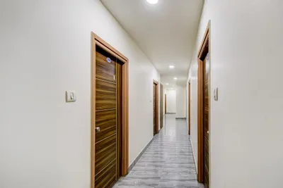 Lobby-corridor