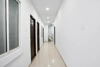 Lobby-corridor