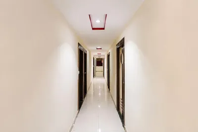 Lobby-corridor