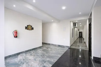 Lobby-corridor