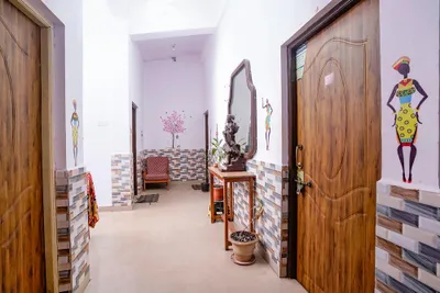 Lobby-corridor