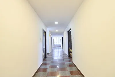 Lobby-corridor