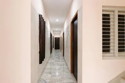 Lobby-corridor
