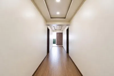 Lobby-corridor