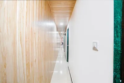 Lobby-corridor
